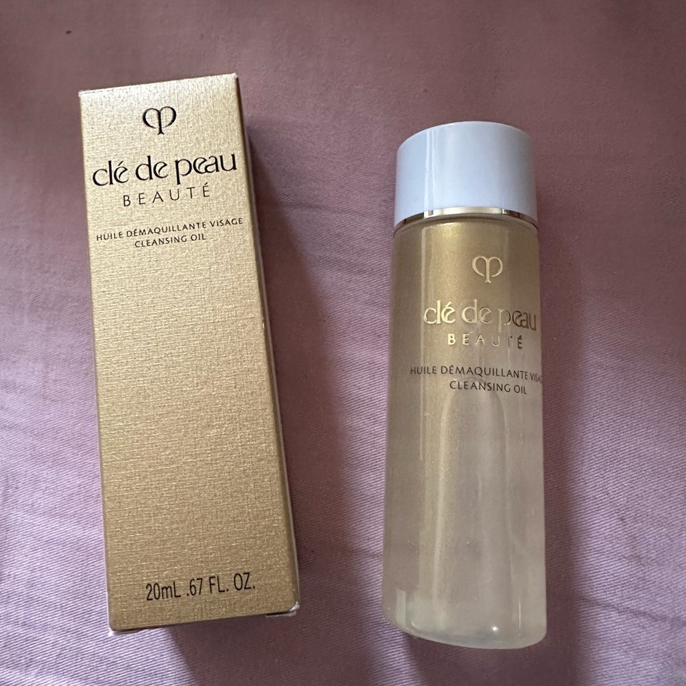 Cle De Peau Cleansing Oil - Size 20mL / .67 Oz. New In Box